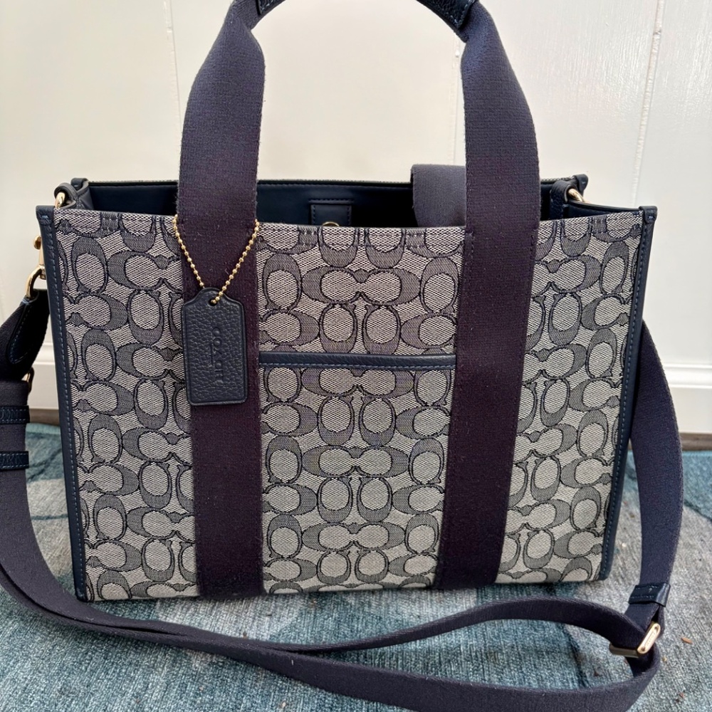 Smith Tote Bag In Signature Jacquard - Picture 4 of 5
